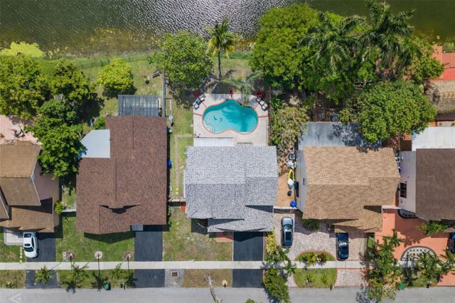 961 SW 98th Avenue, Pembroke Pines, FL 33025