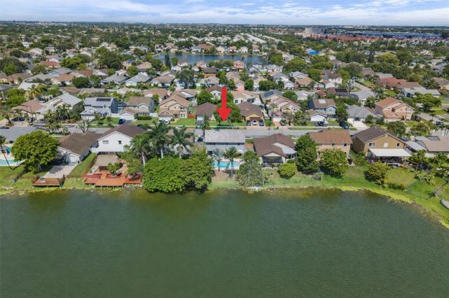 961 SW 98th Avenue, Pembroke Pines, FL 33025