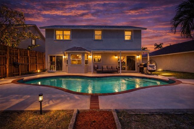 961 SW 98th Avenue, Pembroke Pines, FL 33025