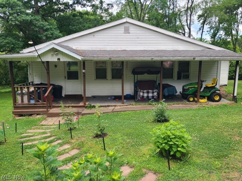8094 Fohl Street SW, Navarre, OH 44662