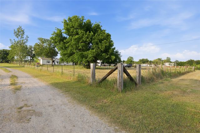 2449 E Fm 120, Denison, TX 75021