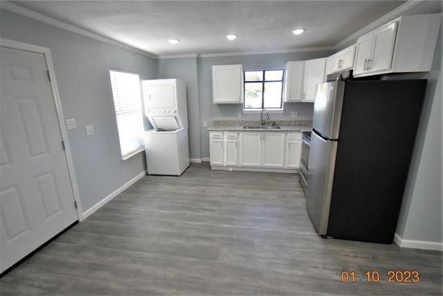 5405 Avenue R, Galveston, TX 77551