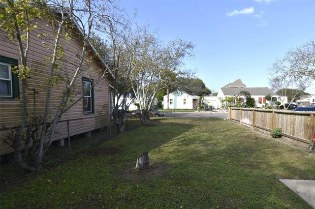 5405 Avenue R, Galveston, TX 77551