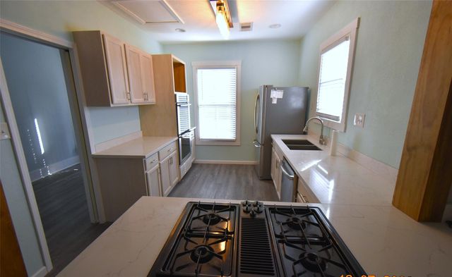 5405 Avenue R, Galveston, TX 77551