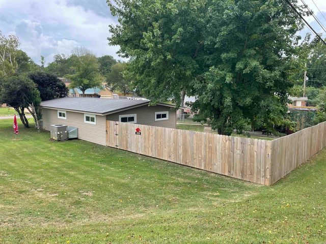 1011 Hilltop Drive, Wynne, AR 72396