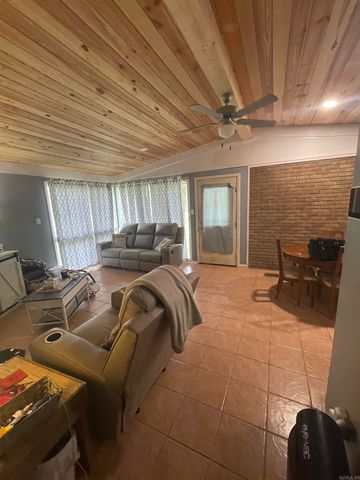 1011 Hilltop Drive, Wynne, AR 72396