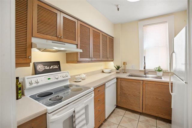 1221 N PALM AVENUE 303, Sarasota, FL 34236