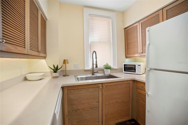 1221 N PALM AVENUE 303, Sarasota, FL 34236