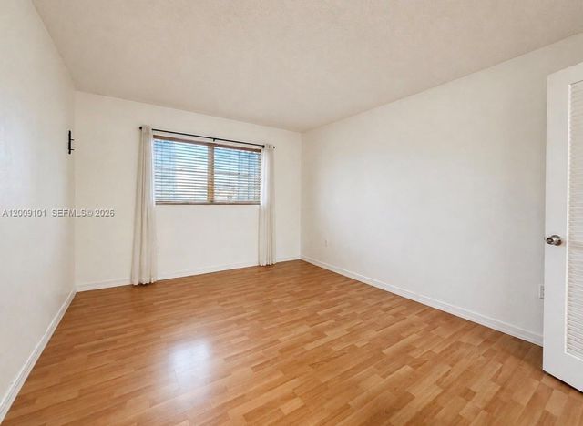 160 Royal Palm Rd 214, Hialeah Gardens, FL 33016