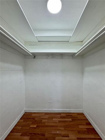 160 Royal Palm Rd 214, Hialeah Gardens, FL 33016