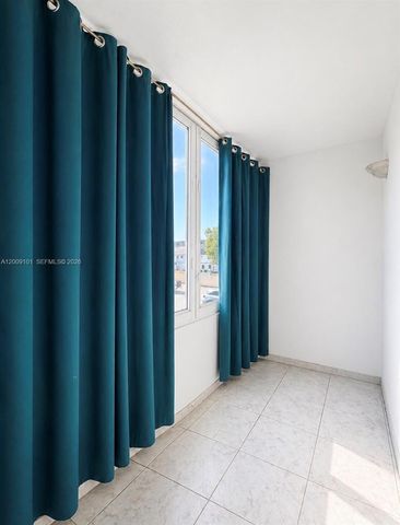 160 Royal Palm Rd 214, Hialeah Gardens, FL 33016