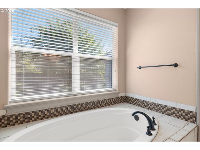 11295 FANDANGO Dr, Oregon City, OR 97045