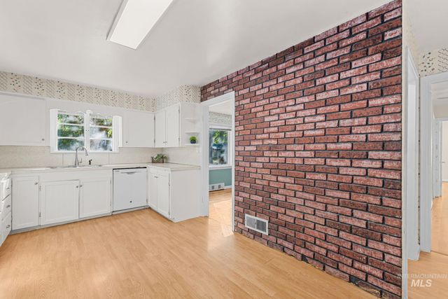1717 S Manitou, Boise, ID 83706