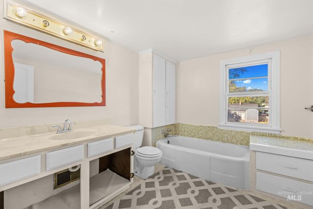 1717 S Manitou, Boise, ID 83706