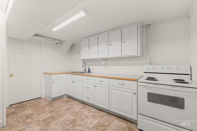 1717 S Manitou, Boise, ID 83706