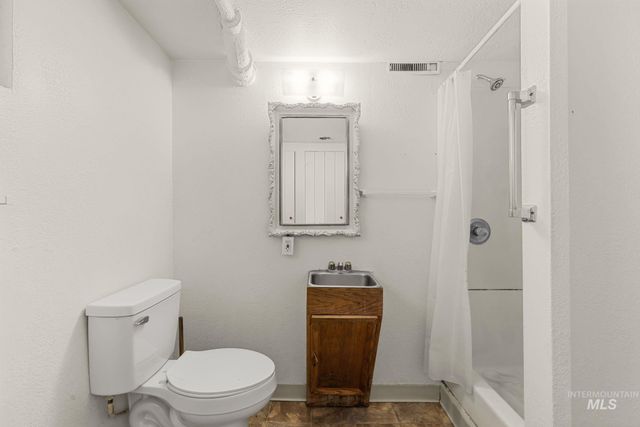 1717 S Manitou, Boise, ID 83706