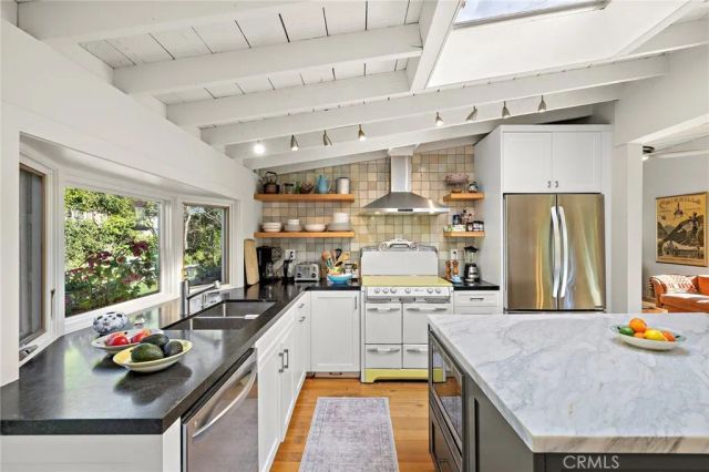 1511 Bluebird Canyon Drive, Laguna Beach, CA 92651