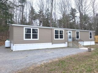 14 Peasley Road, Henniker, NH 03242