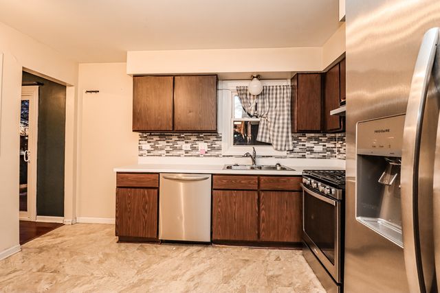 500 N Westwood Avenue, Lombard, IL 60148