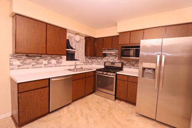 500 N Westwood Avenue, Lombard, IL 60148