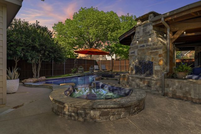 100 Red Bluff Court, Hickory Creek, TX 75065