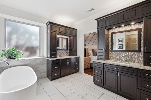 100 Red Bluff Court, Hickory Creek, TX 75065