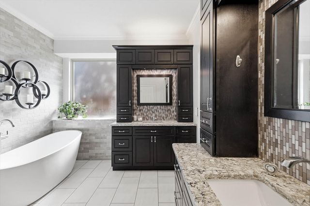 100 Red Bluff Court, Hickory Creek, TX 75065