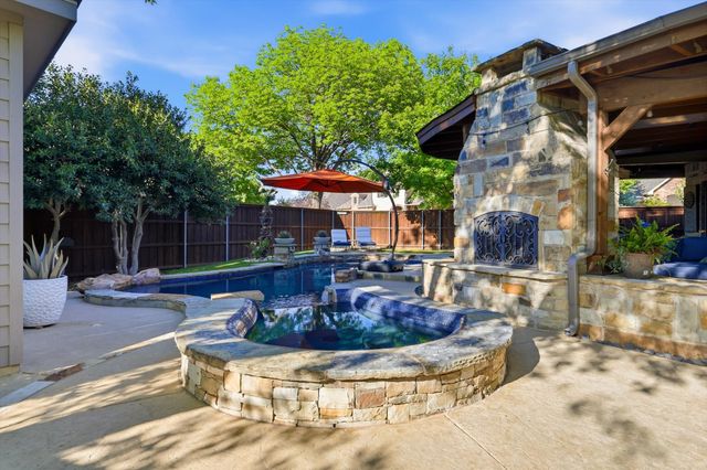 100 Red Bluff Court, Hickory Creek, TX 75065