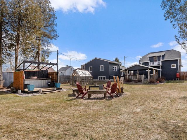 2834 Memorial DRIVE, Two Rivers, WI 54241