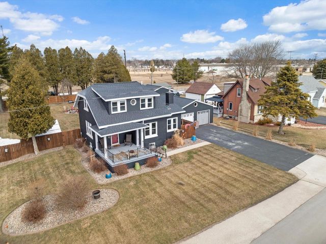 2834 Memorial DRIVE, Two Rivers, WI 54241