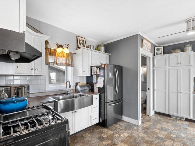 2834 Memorial DRIVE, Two Rivers, WI 54241