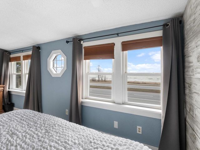 2834 Memorial DRIVE, Two Rivers, WI 54241