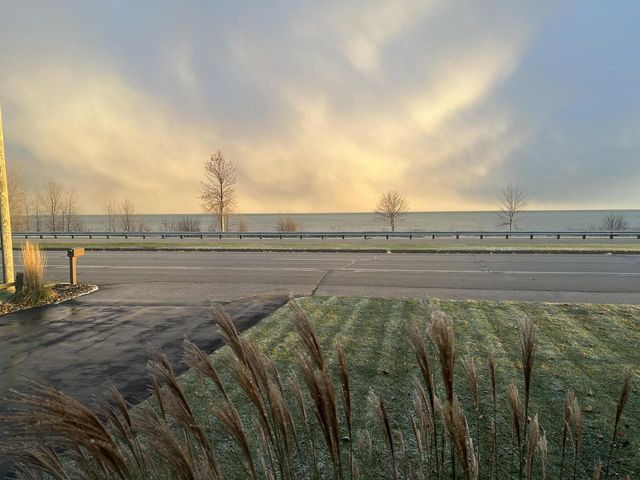 2834 Memorial DRIVE, Two Rivers, WI 54241