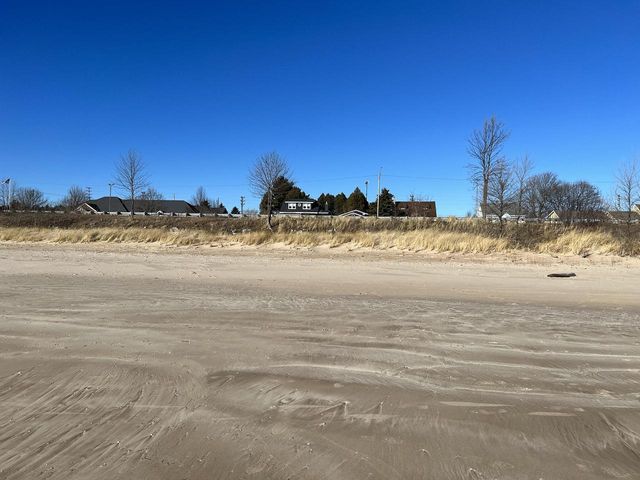 2834 Memorial DRIVE, Two Rivers, WI 54241