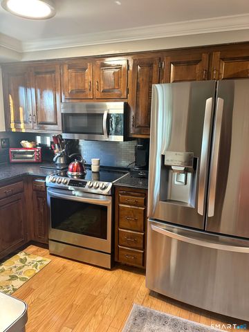 20 Harbour Village G, Branford, CT 06405