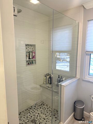 20 Harbour Village G, Branford, CT 06405