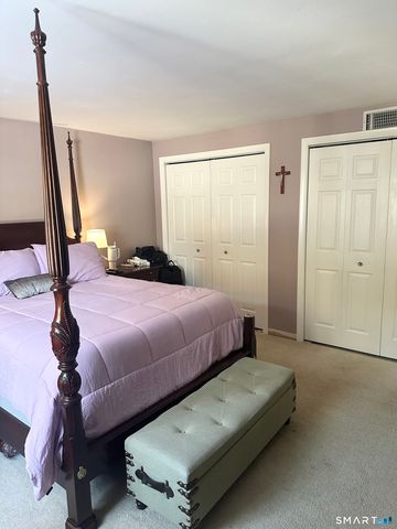 20 Harbour Village G, Branford, CT 06405