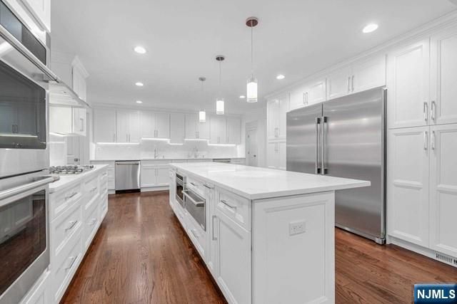 235 S Dwight Place, Englewood, NJ 07631
