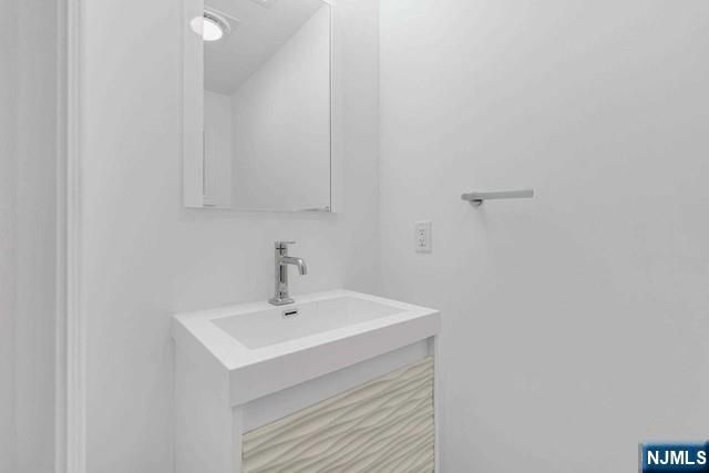 235 S Dwight Place, Englewood, NJ 07631