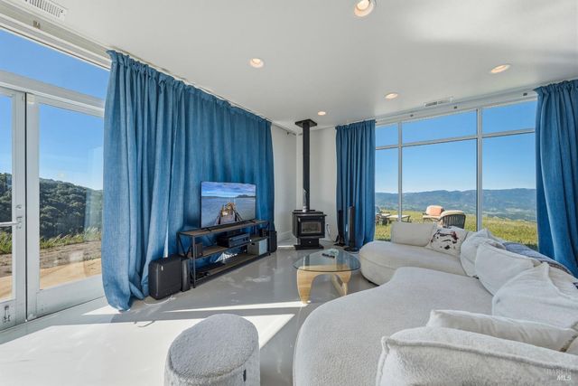 8435 W Highway 175 Hwy, Hopland, CA 95449