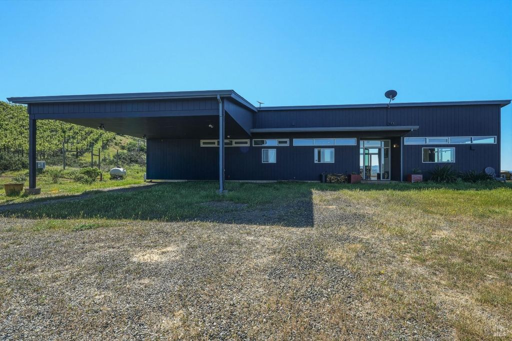 8435 W Highway 175 Hwy, Hopland, CA 95449