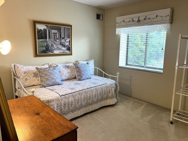 875 John Fitch Hwy 33, Fitchburg, MA 01420