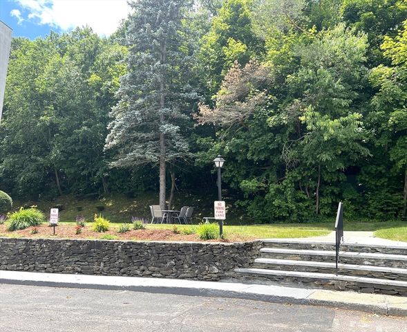 875 John Fitch Hwy 33, Fitchburg, MA 01420