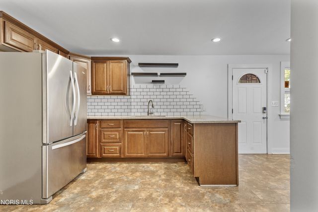 2415 Glenwood Avenue, Toledo, OH 43620