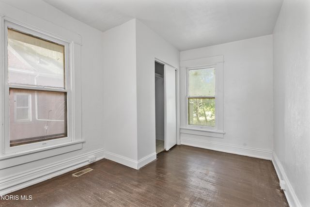 2415 Glenwood Avenue, Toledo, OH 43620