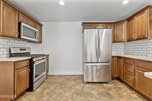 2415 Glenwood Avenue, Toledo, OH 43620
