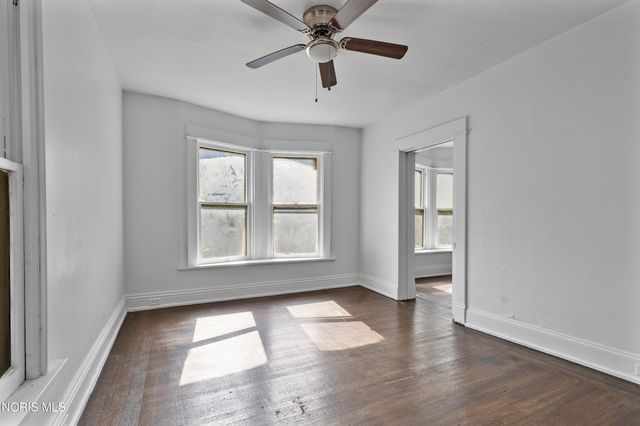 2415 Glenwood Avenue, Toledo, OH 43620