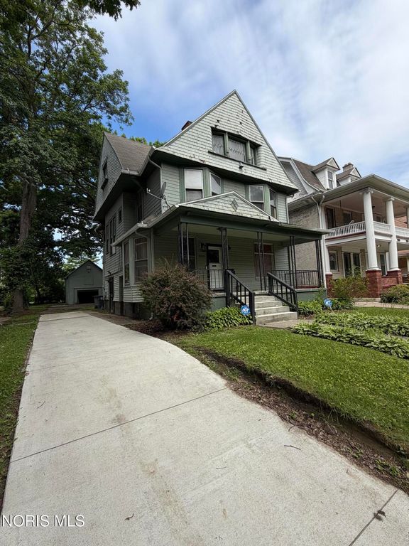 2415 Glenwood Avenue, Toledo, OH 43620