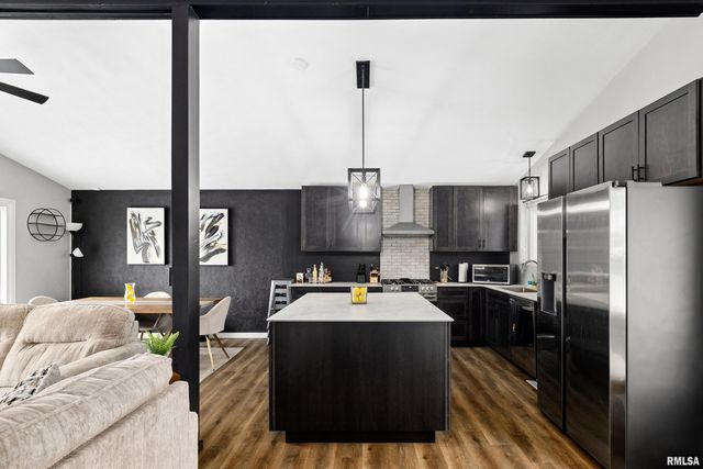 1720 W WILLOW WOOD Drive, Peoria, IL 61614