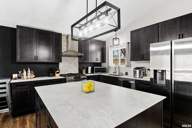 1720 W WILLOW WOOD Drive, Peoria, IL 61614